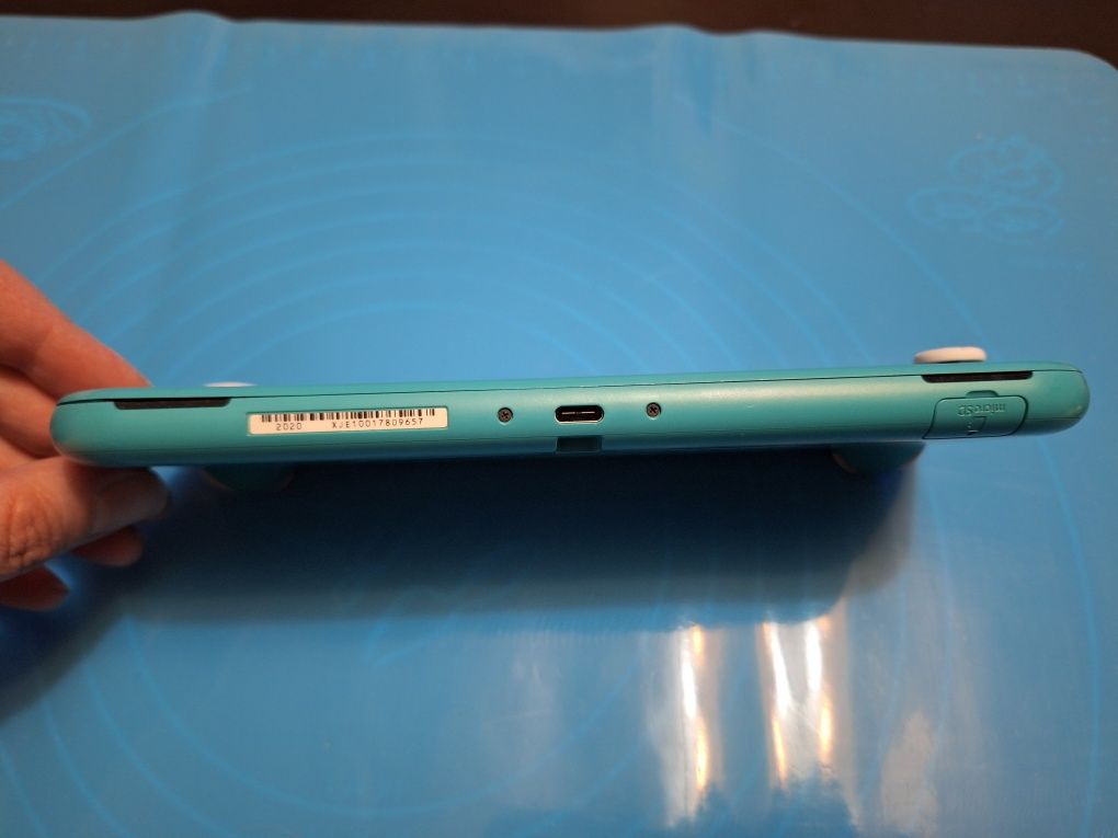 Nintendo Switch Lite - зелено + 64 GB SD карта + Minecraft