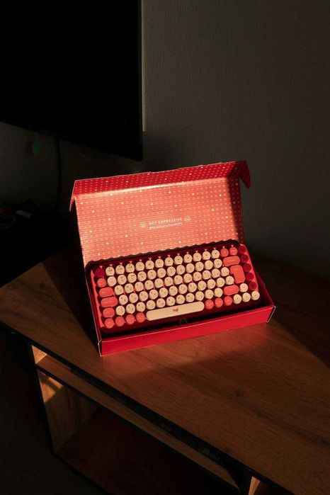 Logitech POP Keys (HeartBreaker Rose)