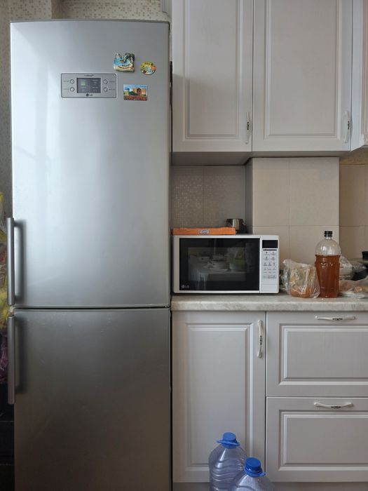 Холодильник LG , отл. состояние.