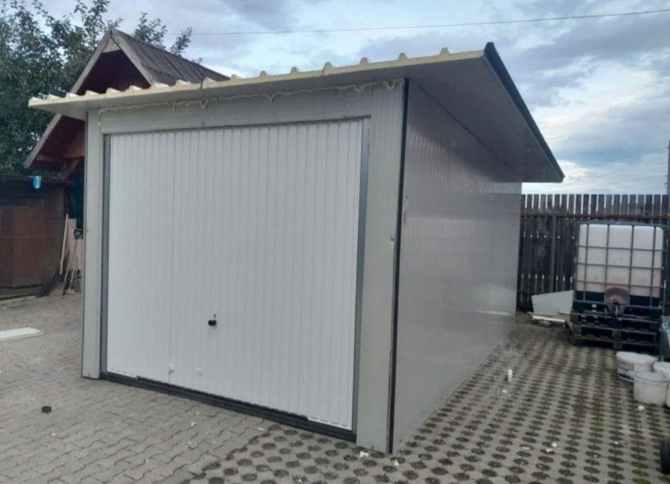 Vând garaje auto din structura metalica si panou sandwich