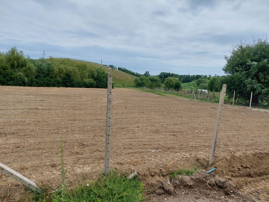 Inchiriere/vanzare teren intravilan 4000 m2