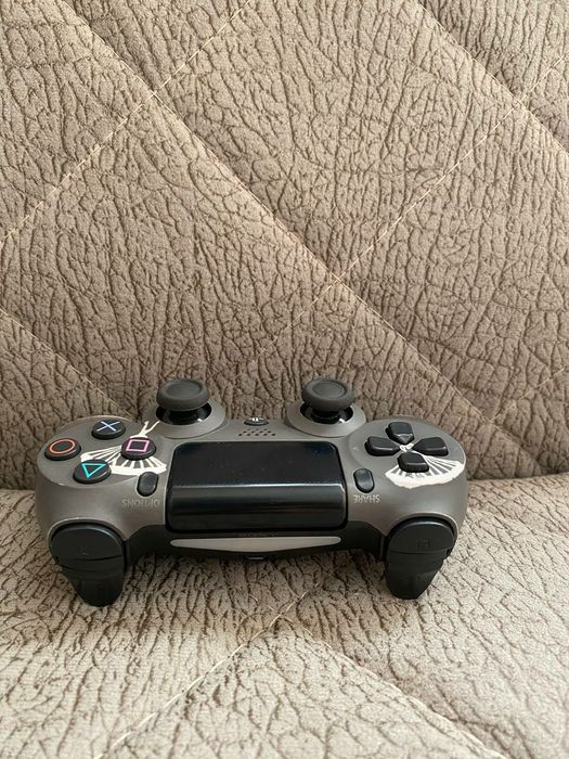 Джостик от пс4  с костемизацие Call of duty