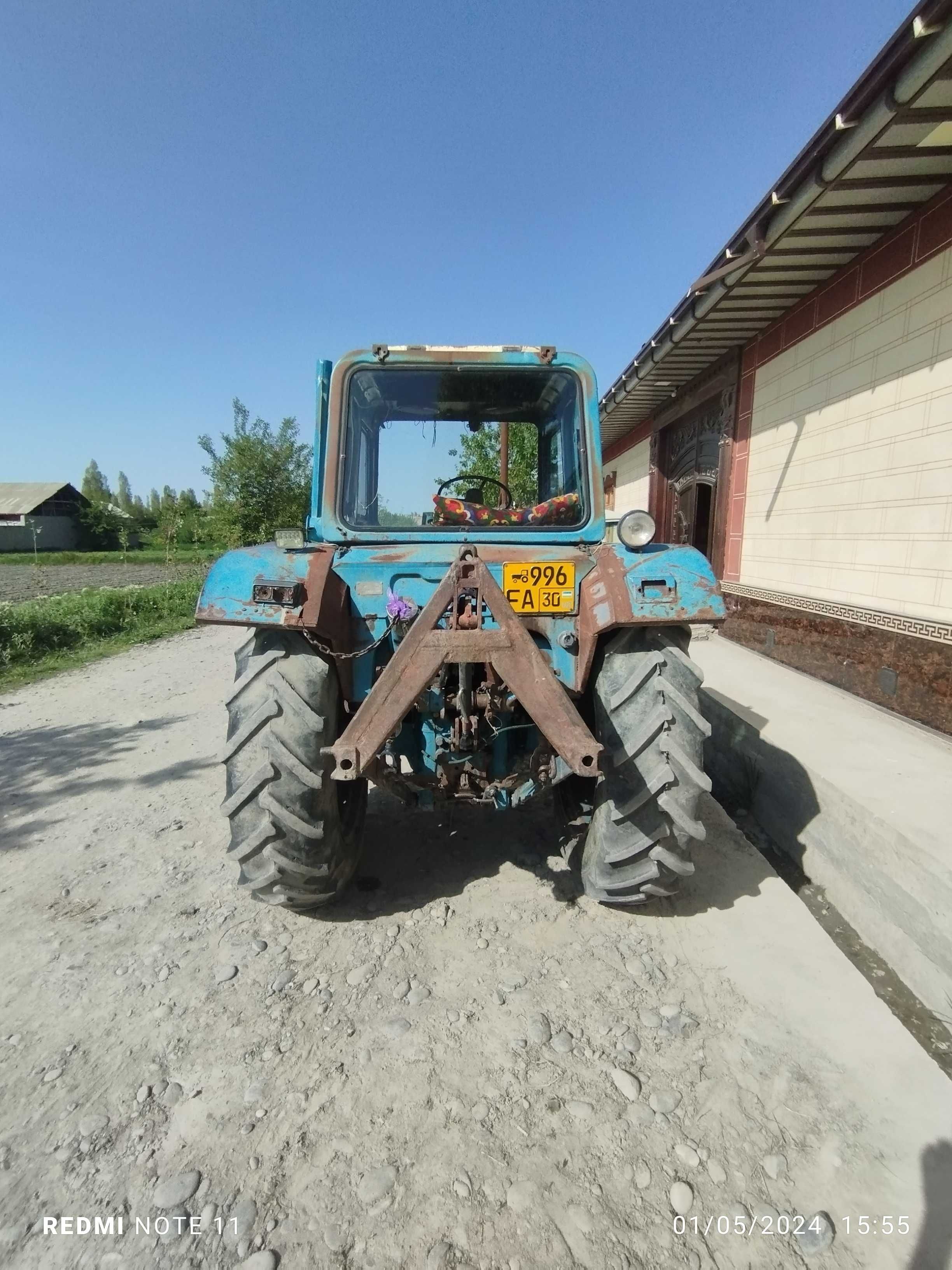 Traktor sotiladi belarus