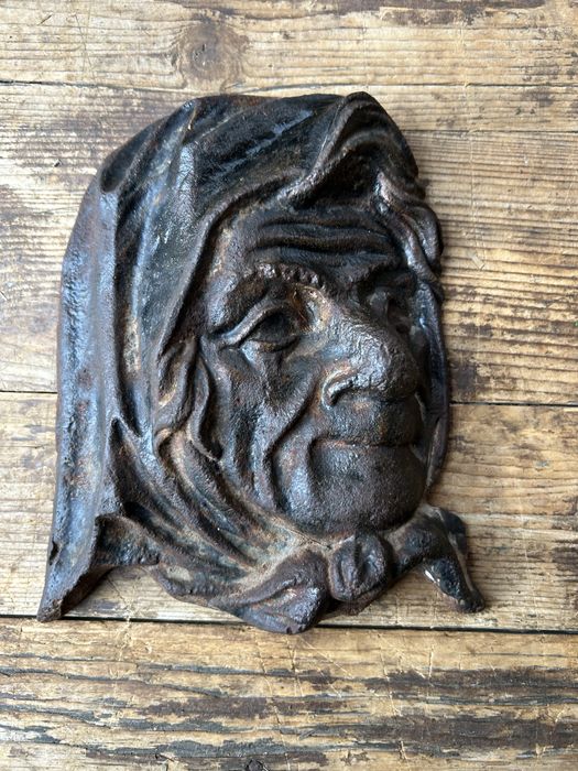 Decor din fonta masiva!