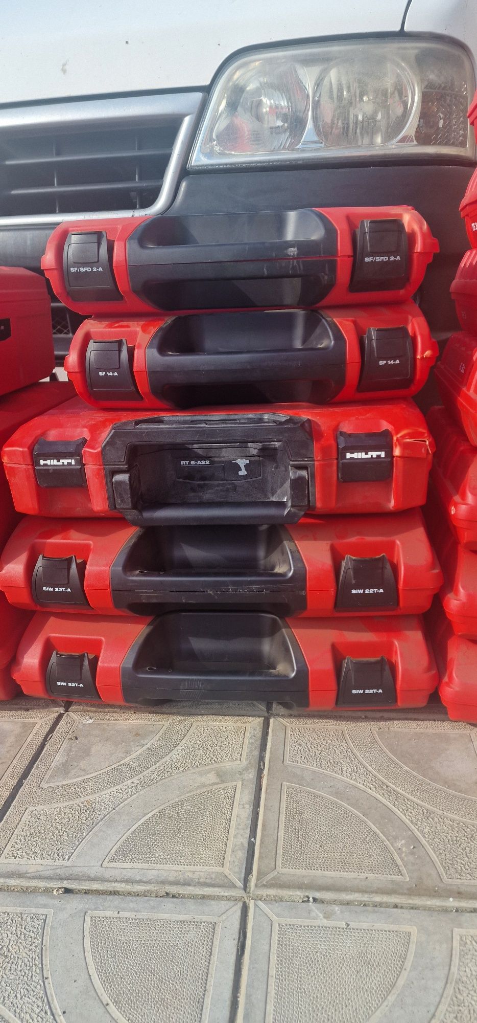 Празни куфари HILTI