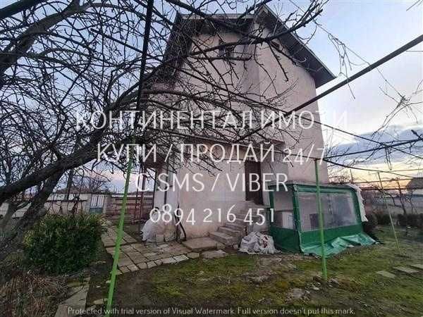 код 63064. Триетажна тухлена къща 240м2 с двор 900м.