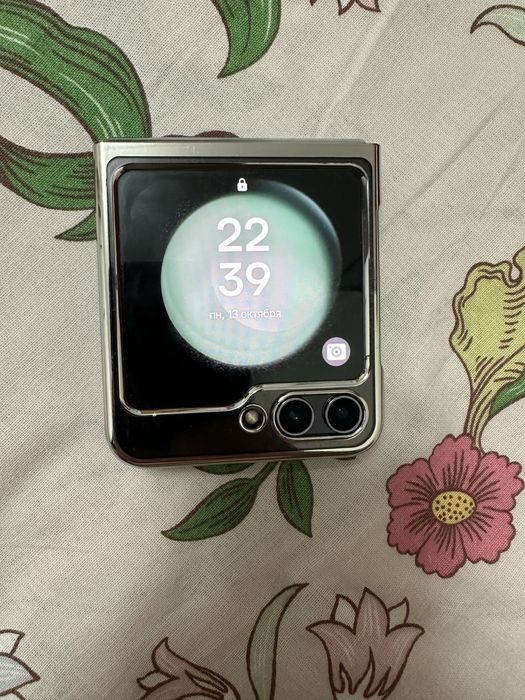 Продам Z Flip5 в хорошем состояние