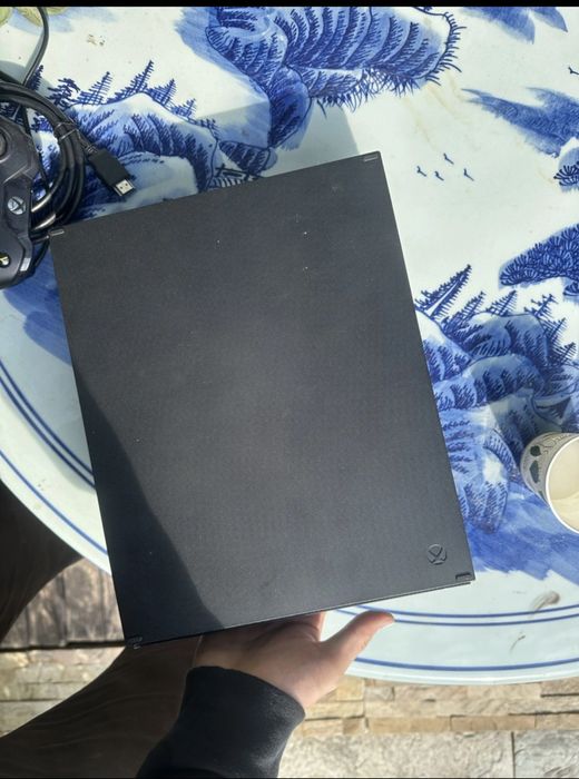 Продам xbox one X на 2тб