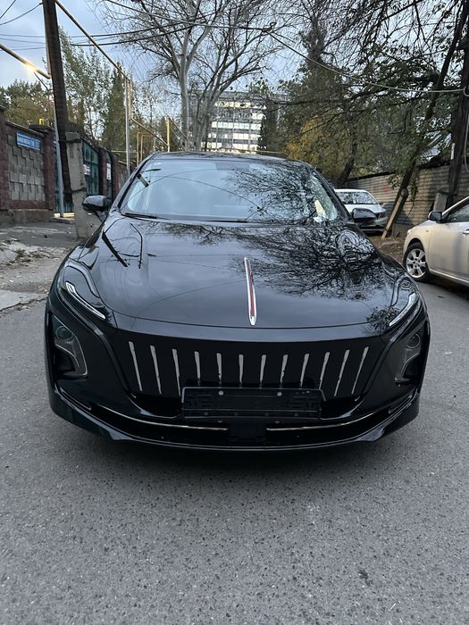 Автмобиль  HONGQi e-qm5 дорестайлинг 2024