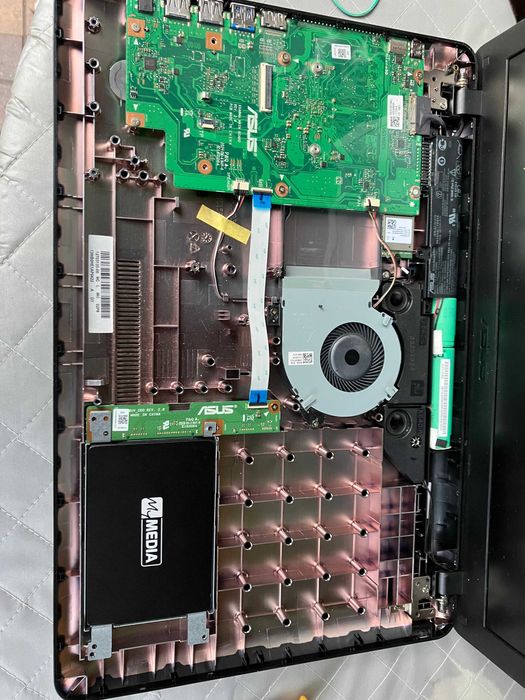 Instalez Windows 11 + curatare PC, laptop, PS4 si PS5