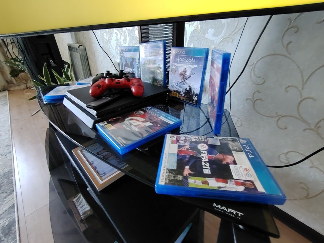 PS4 в идеальном состоянии торг есть