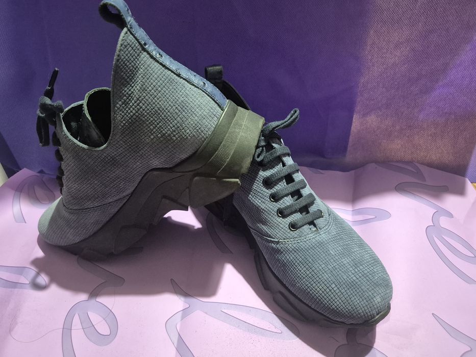 Дамски сиви обувки