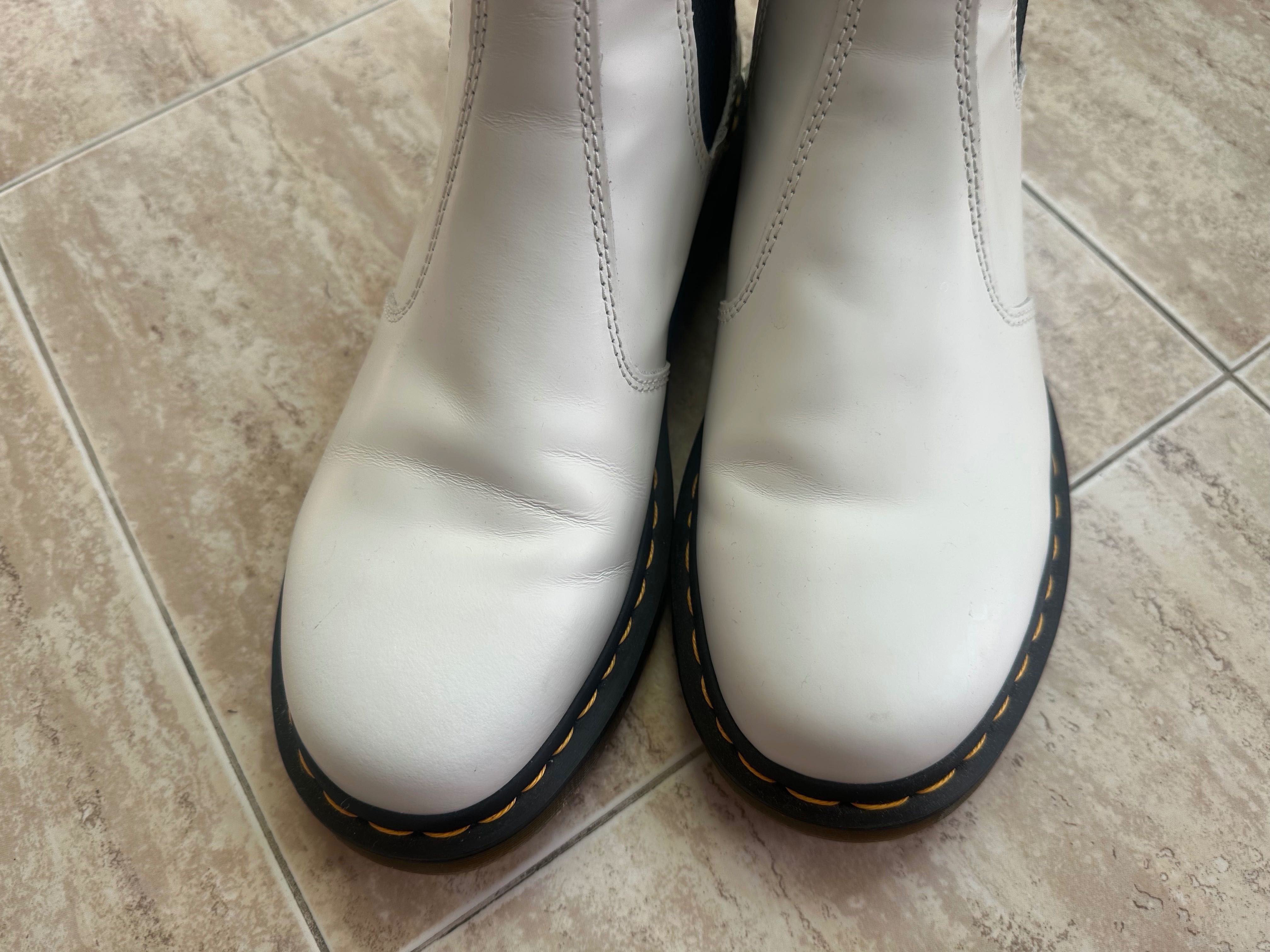 Dr Martens Chelsea boots White