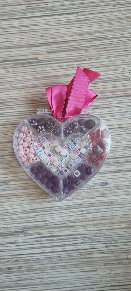 Кутия с маниста много