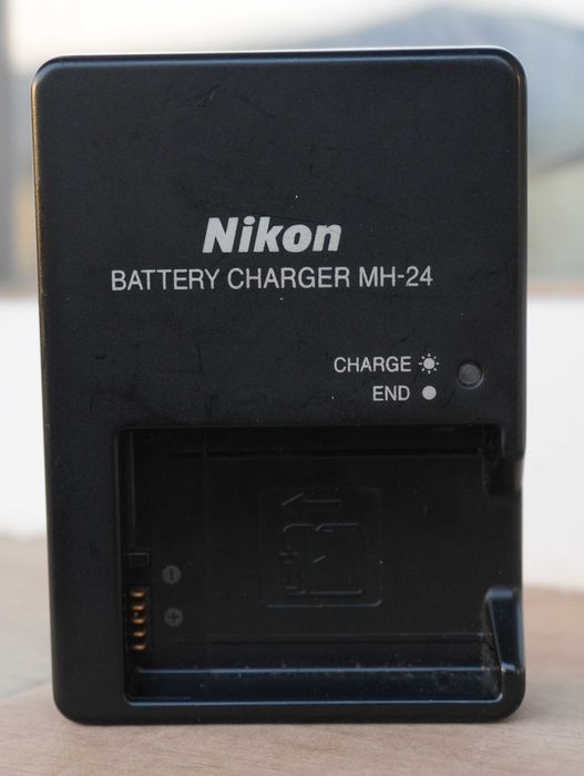 Nikon D5200 24 Megapixel Camera + обектив 18-55mm VR Lens Kit