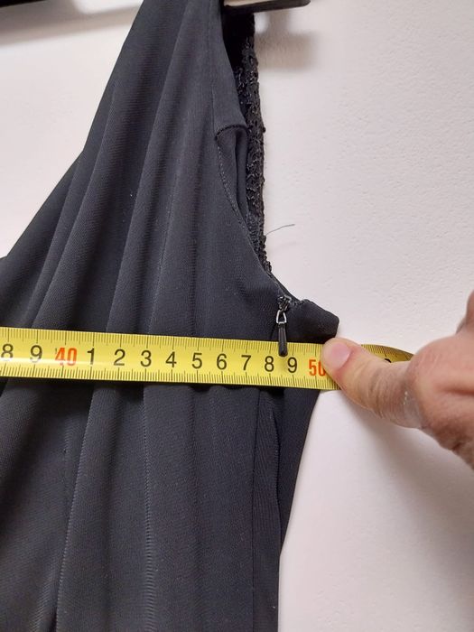 Rochie neagră ocazii