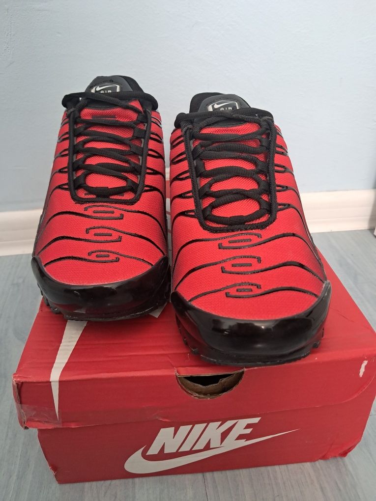 NIKE Спортни обувки AIR MAX PLUS
