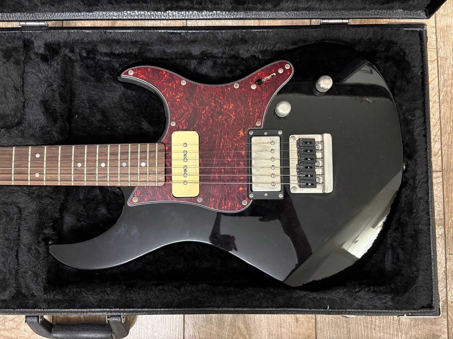 Електрическа китара Yamaha Pacifica 611 с калъф Fender Deluxe