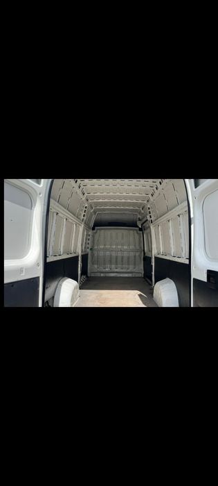 Transport marfa cu dubă închisă