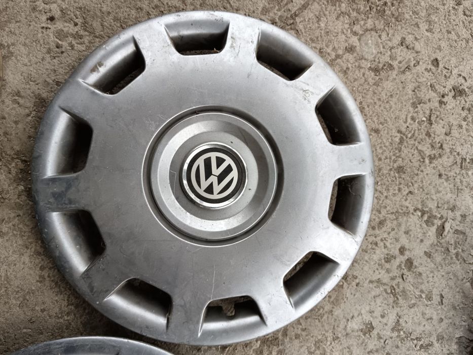 Vând capace originale Vw pe 15 inch.