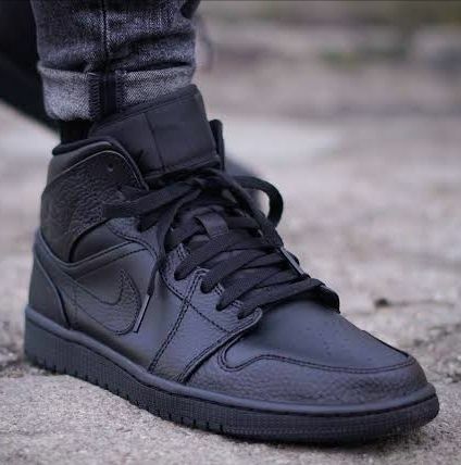 Air Jordan 1 Mid Triple Black