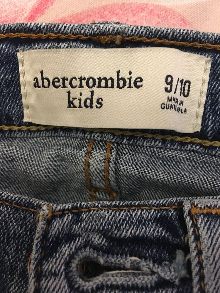 Blugi scurti Abercrombie 9-10 ani