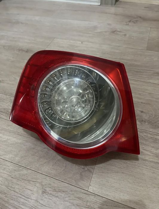 Задний левый фонарь на passat b6