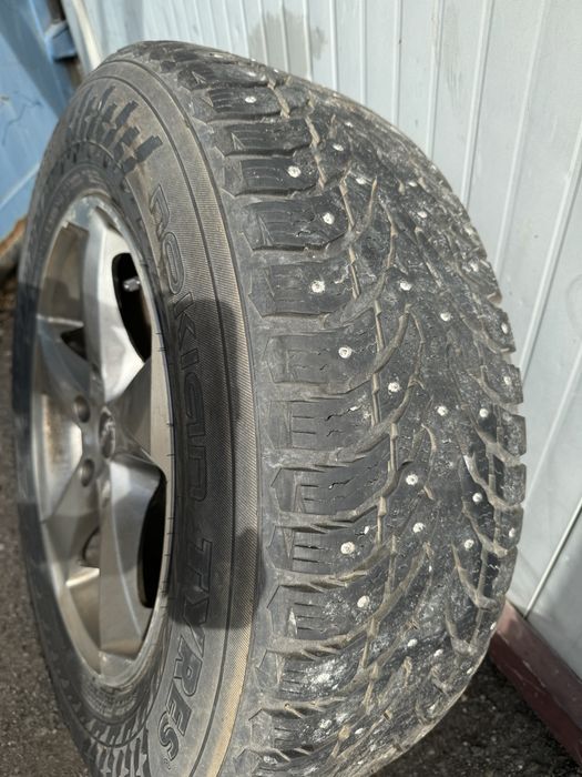 Гуми с шипове и джанти VW Amarok