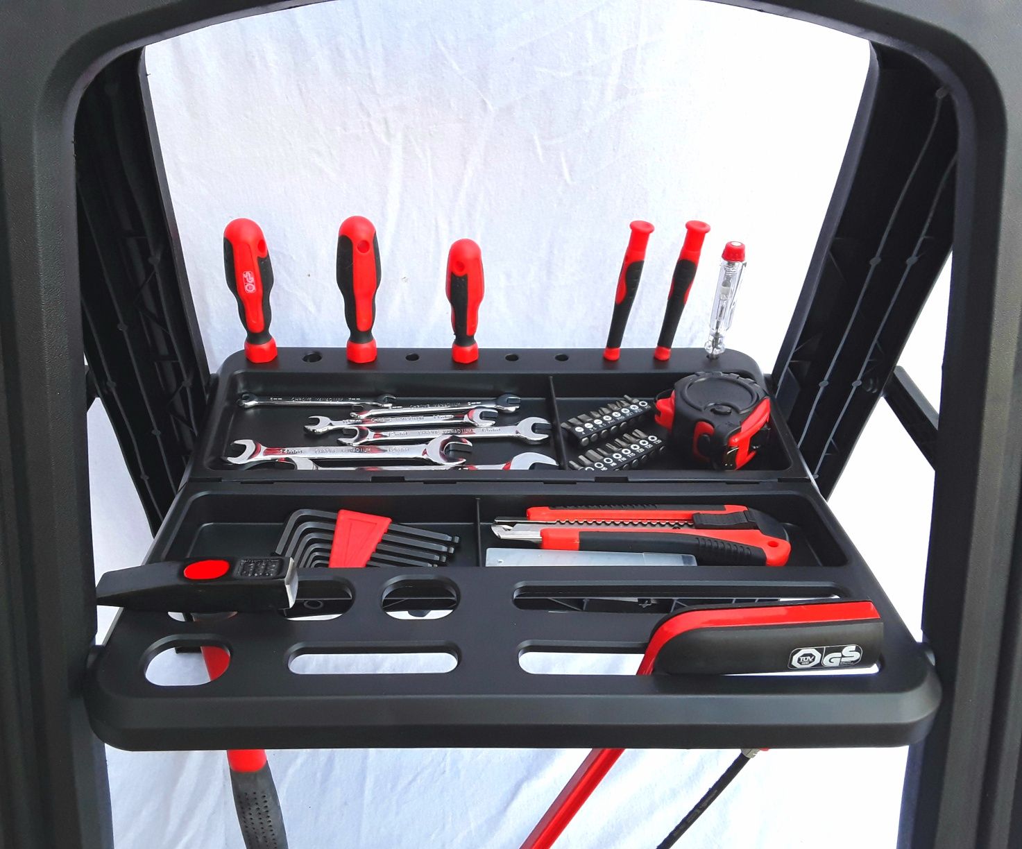 SET 2 capre pliabile pentru lucru din material plastic NOI