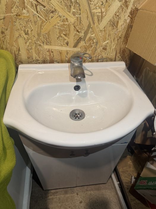 Dulap de baie cu chiuvetă