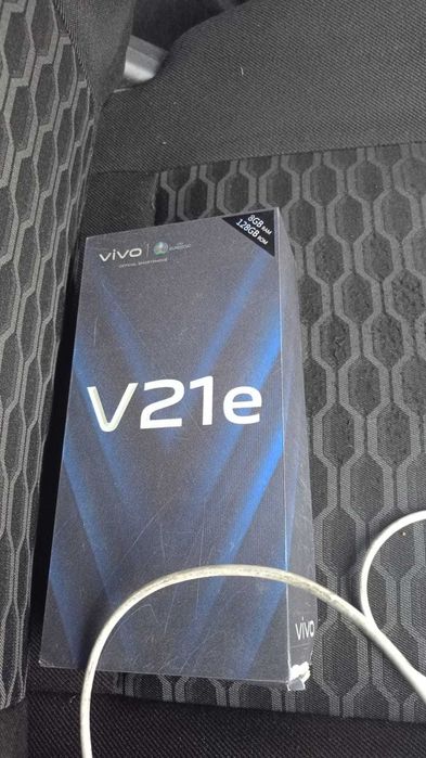 Продам нерабочий Vivo V21E