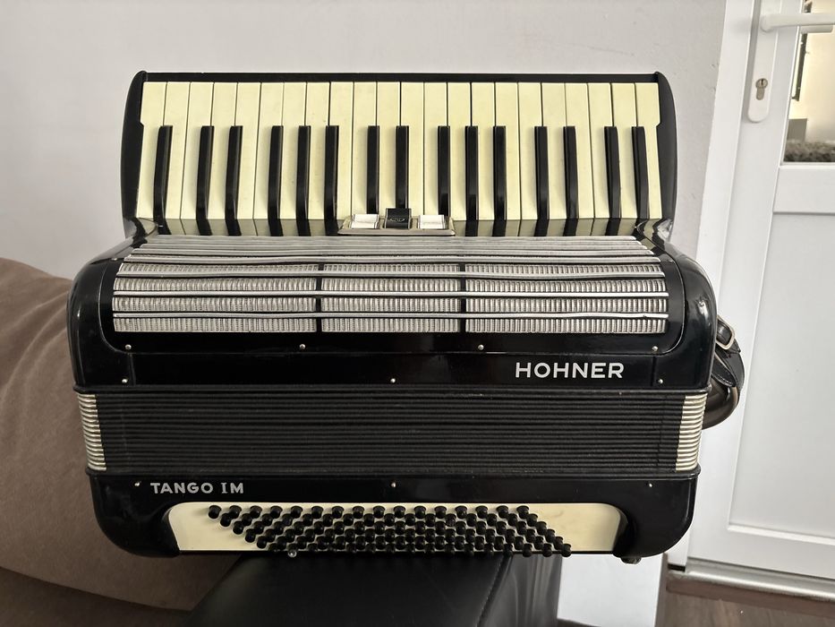 Acordeon Hohner Tango1M cu 96 de basi