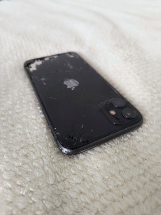 Vand iPhone 11 in stare de funcționare