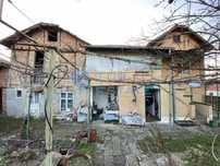 Двуетажна тухлена къща в близост до парк ''Градска градина'', гр. Гор