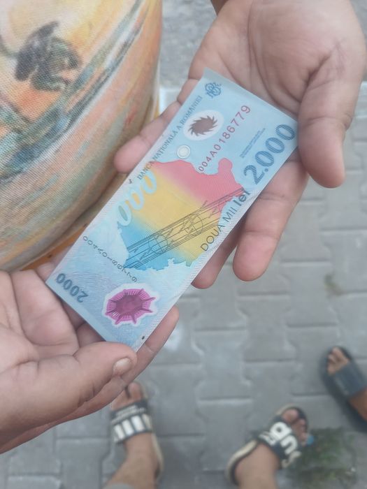 Vând bancnota de colecție. (2.000lei)