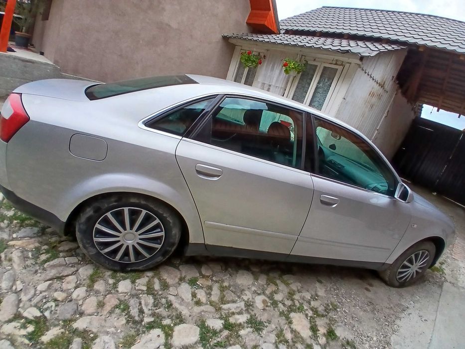 Vand audi A4 pret 2200€ negociabil