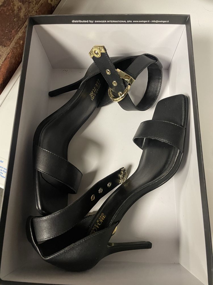 Нови обувки сандали Versace JC