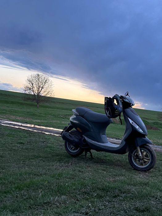 Скутер Piaggio zip 2015