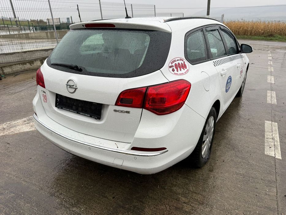 Dezmembrez / Dezmembrari / Piese / Accesorii Opel astra j facelift 2015 break alba 1.6 cdti B16DTL stanga