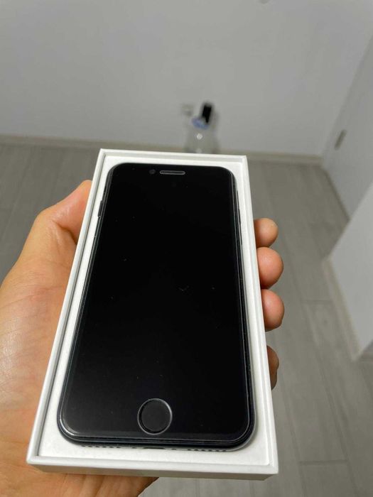 КАТО НОВ!!! Iphone SE  2022  128GB  Със AirPods Pro 2nd Generation