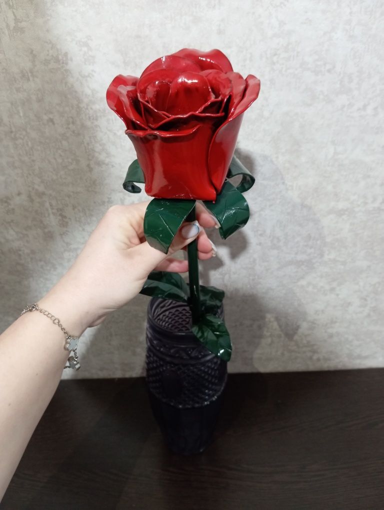 Продам кованые цветы из металла