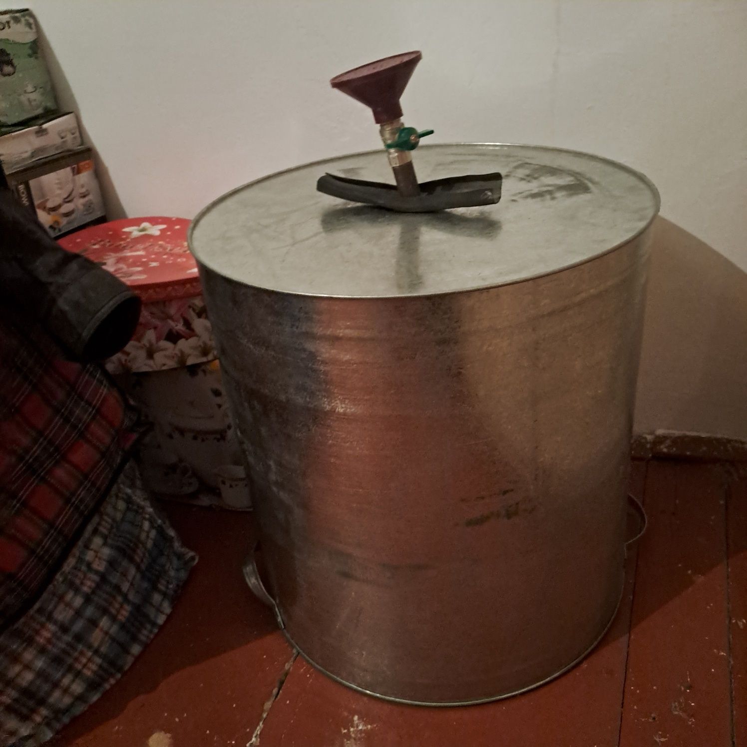 Душқа арналған бак. Ұсталмаған. Новый.
