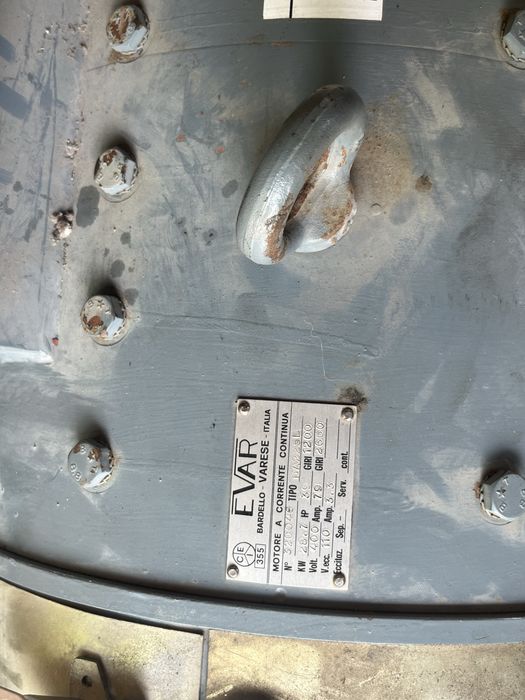 Vand 2 motoare 380 ,curent continuu