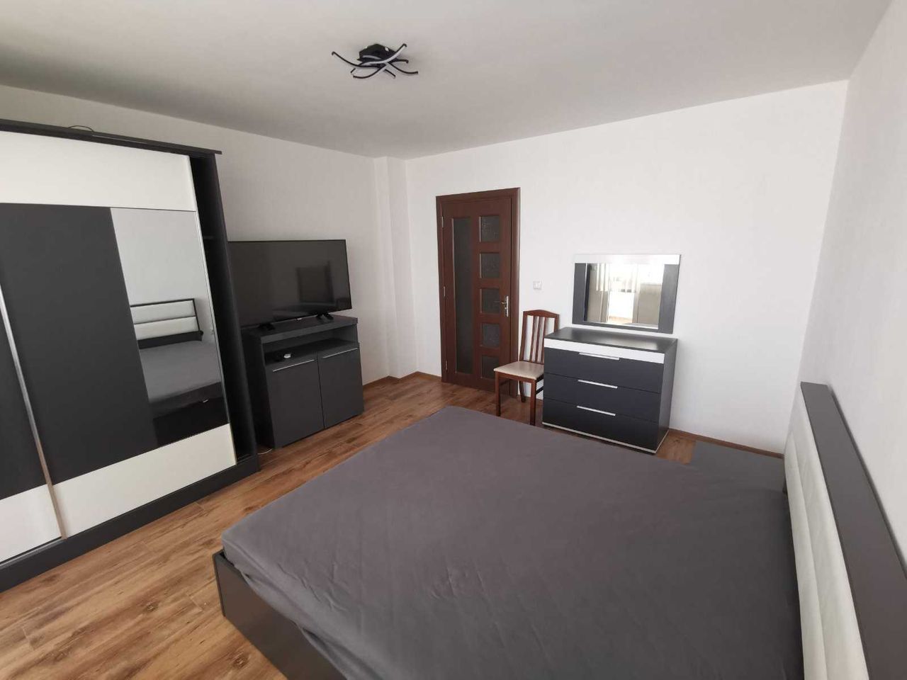 Дава се под наем Тристаен апартамент в Шумен, Басейна - 80 кв.м за 612 € - Снимка #6