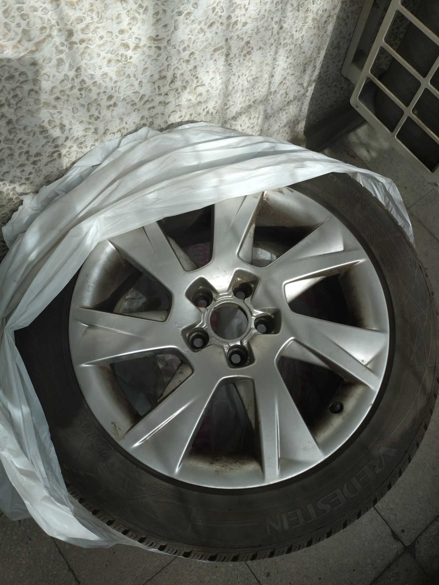 Гуми Vredestein Wintrac Pro 225/50/17 + джанти Audi