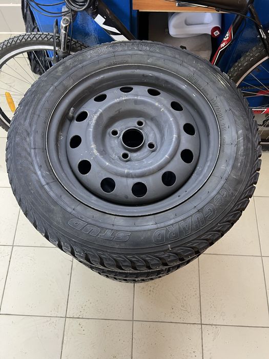 Продам зимние шины шипованная с дисками Yokohama 195/65/R15