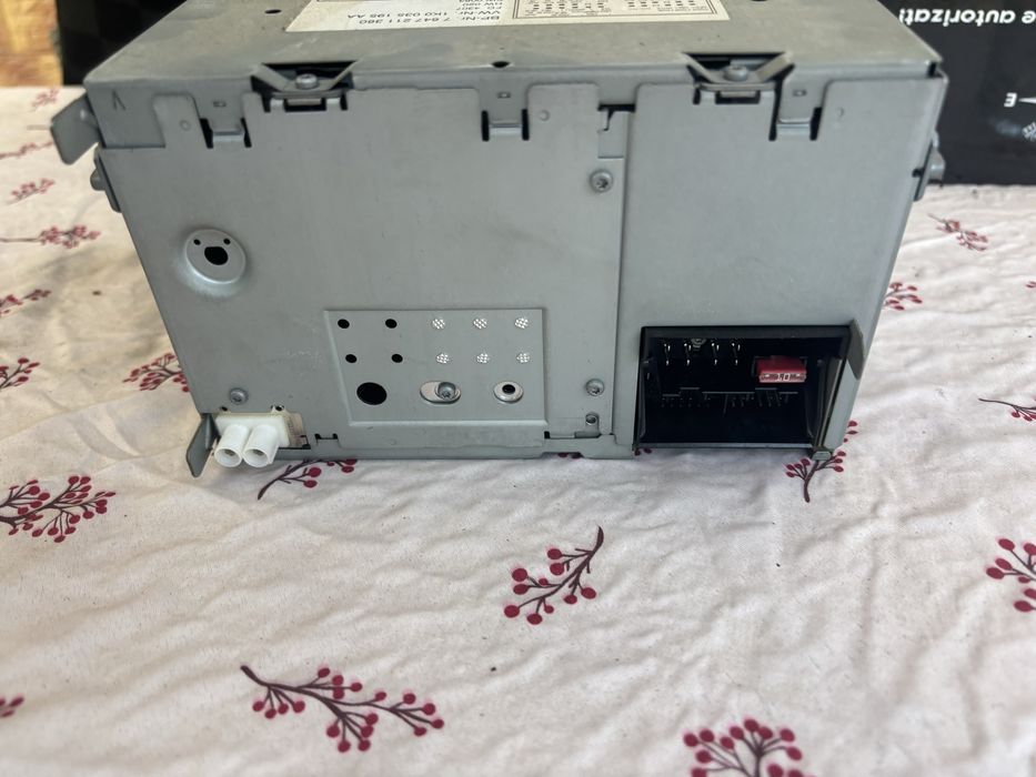 .	Navigație originală VW Tiguan / Golf / Passat