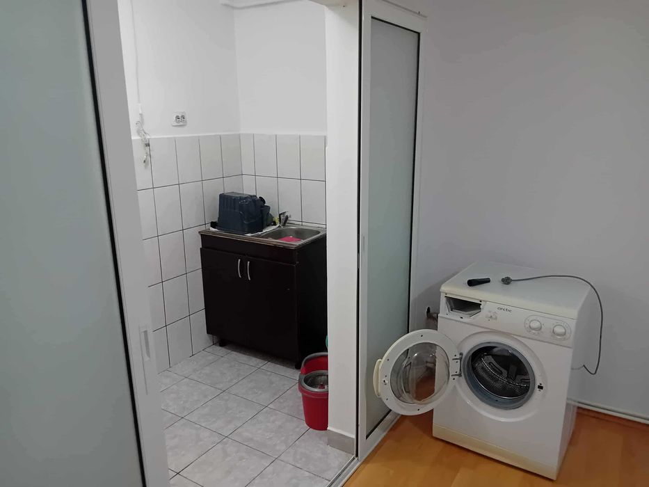 Garsoniera 24mp Piata Maratei etaj 1 centrala termopan renovata baie