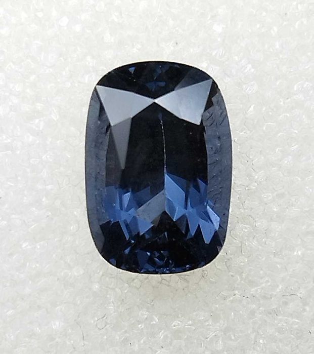 Рядък цвят шпинел 2.20кт! GIA сертификат! НОВ!