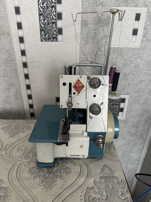 Оверлок б/у в отличном состоянии